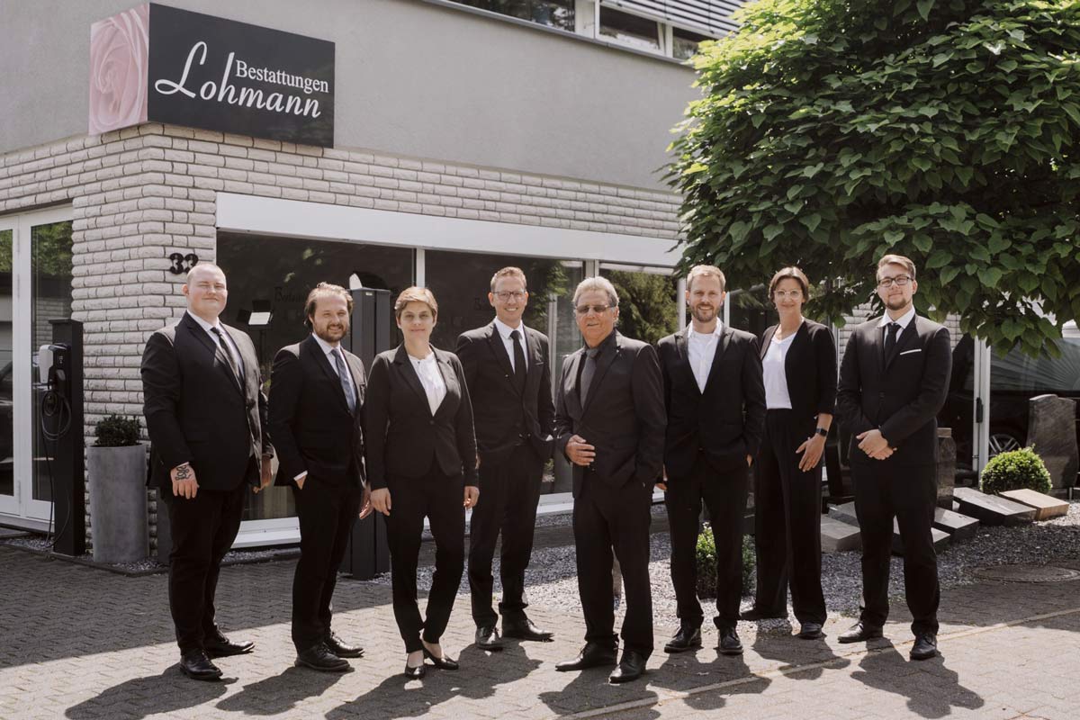 Teamfoto-Bestattungen-Lohmann Teamfoto von Bestattungen Lohmann